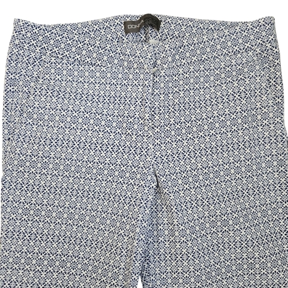 Donna Ricco NY Blue White Print Flat Front Lightweight Pants Size 10 - Picture 2 of 11
